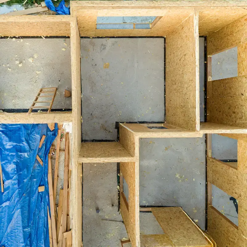 Holzrahmenbau-Grundriss mit OSB-Wänden in der Bauphase