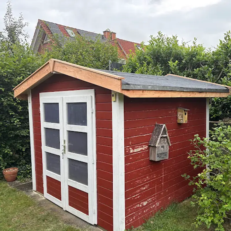 Individuelle Holzbauprojekte – Reparatur und Instandsetzung eines Gartenhauses aus Holz
