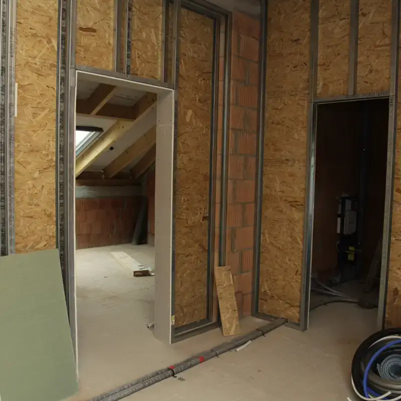 Innenausbau im Holzrahmenbau – vorbereitete Trennwände mit Metallständerwerk und OSB-Beplankung