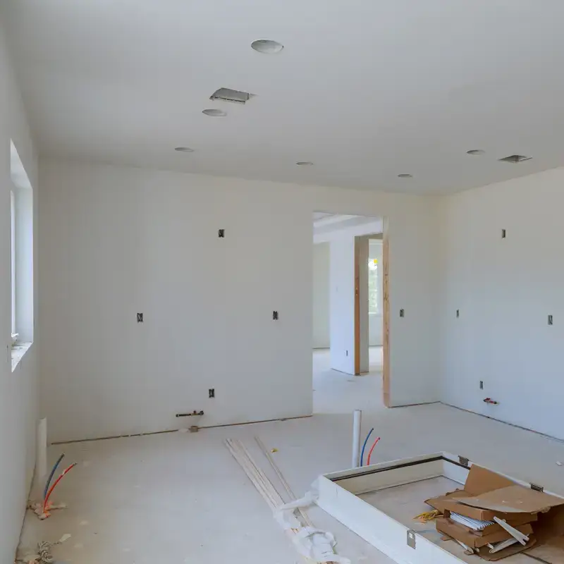 Innenausbau im Bestand – vorbereiteter Wohnraum mit Trockenbau, Elektroinstallation und Deckenspots