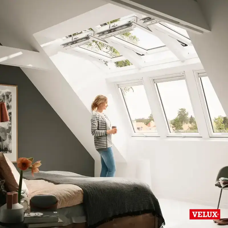 Dachgeschoss mit Velux-Lichtlösung und mehreren Dachfenstern