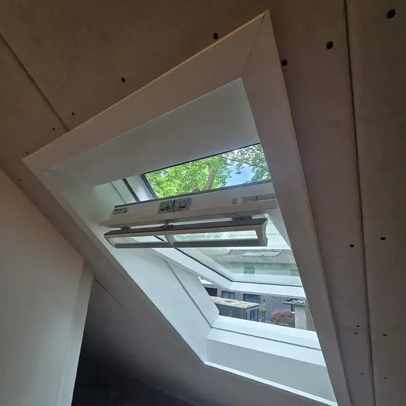 Saniertes Dachfenster im Innenausbau von Holzwerte Lüneburg